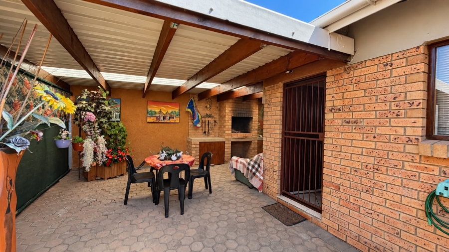 3 Bedroom Property for Sale in Heiderand Western Cape